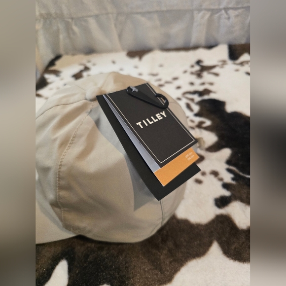 Tilley Men’s Light Beige Performance Cap - Picture 2 of 8